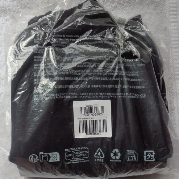 NWT- Athleta Mid Rise SnapPant Black- Size L